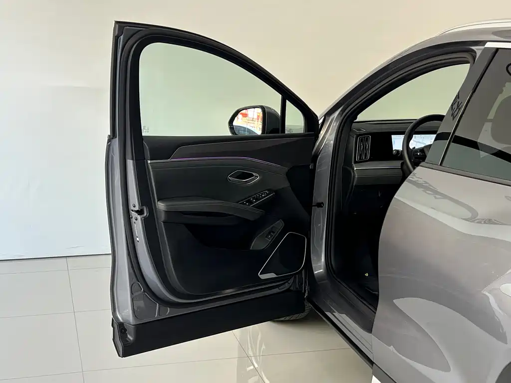 BYD L DM-i — фото 14
