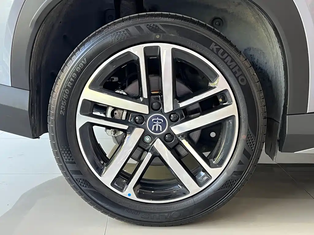 BYD L DM-i — фото 10