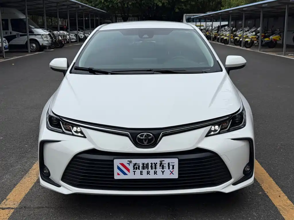 Toyota Corolla — фото 2