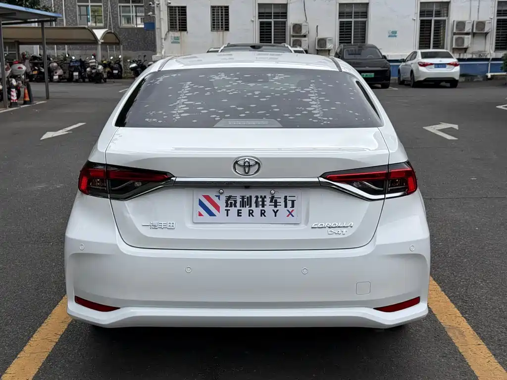 Toyota Corolla — фото 5