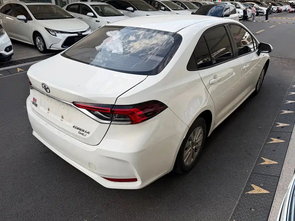 Toyota Corolla — фото 11