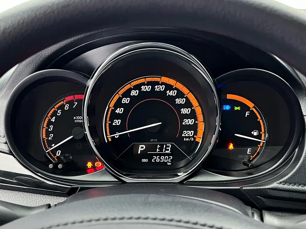 Toyota Yaris L — фото 17