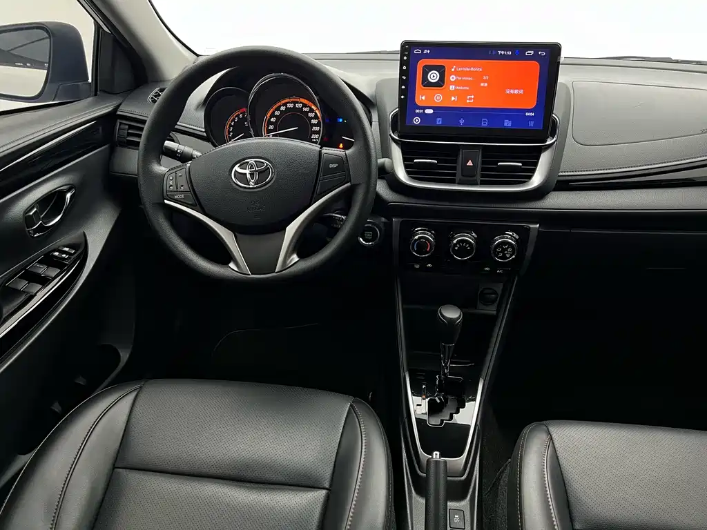 Toyota Yaris L — фото 9
