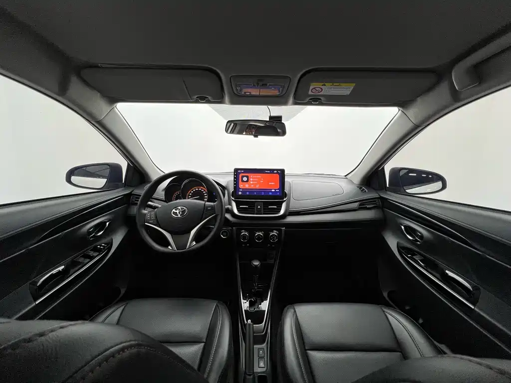 Toyota Yaris L — фото 10