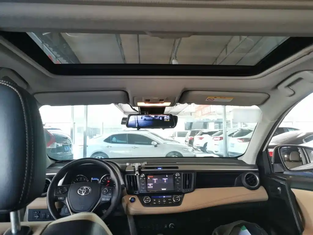 Toyota RAV4 — фото 17