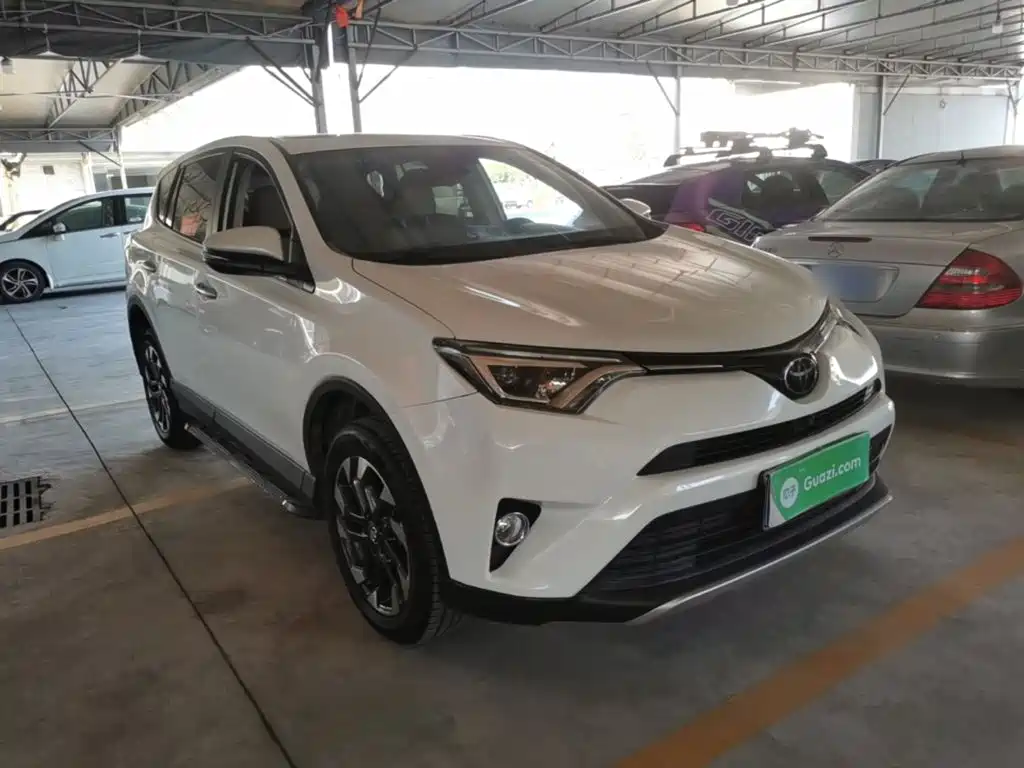 Toyota RAV4 — фото 3