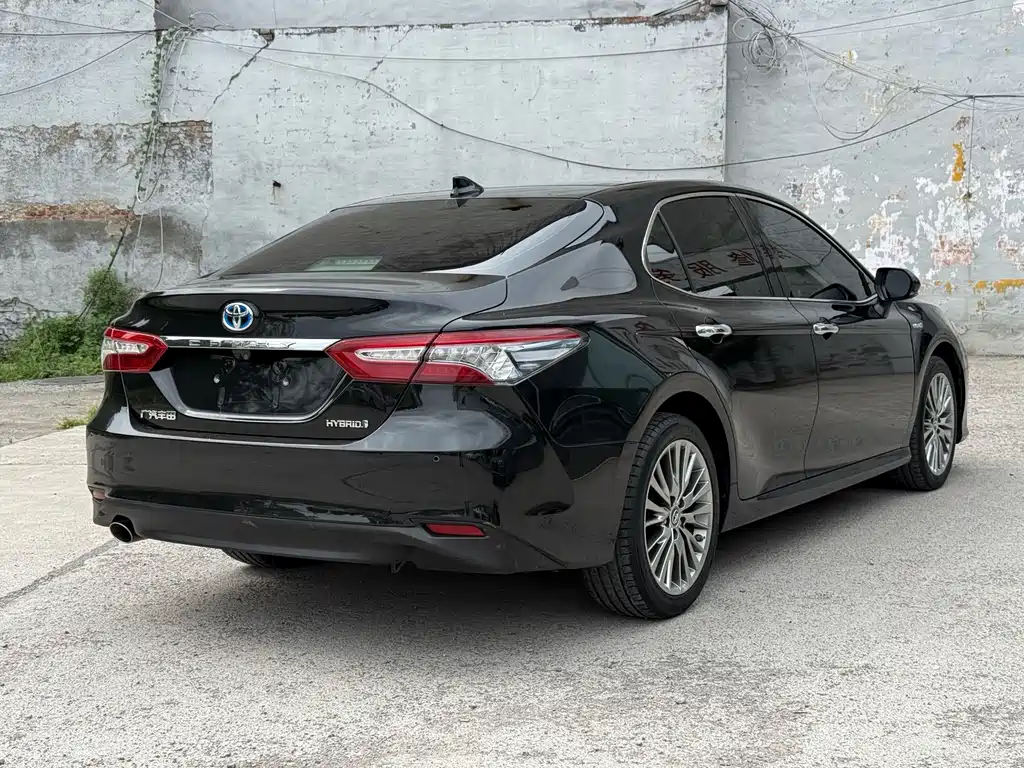 Toyota Camry — фото 3
