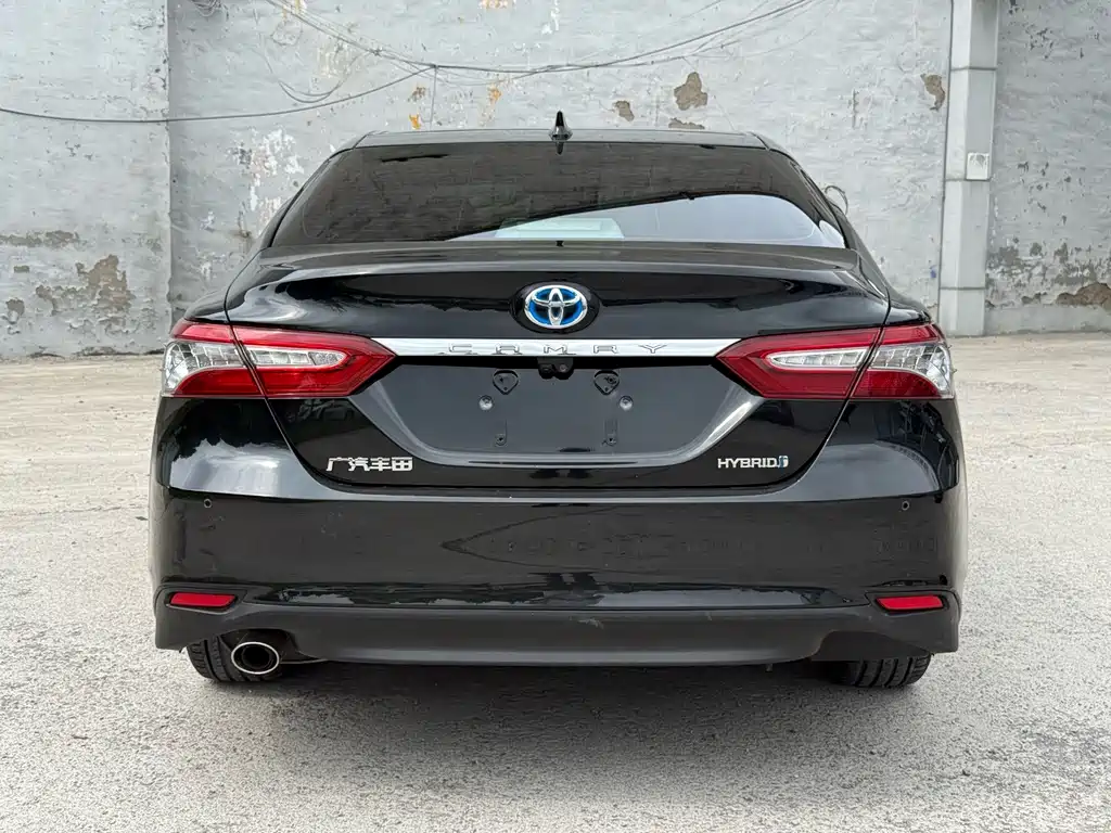 Toyota Camry — фото 4