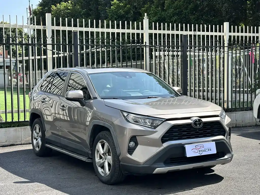 Toyota RAV4 — фото 3