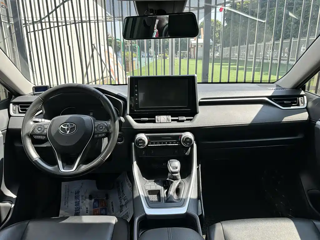Toyota RAV4 — фото 6