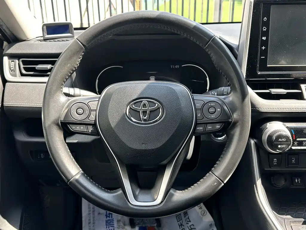 Toyota RAV4 — фото 7