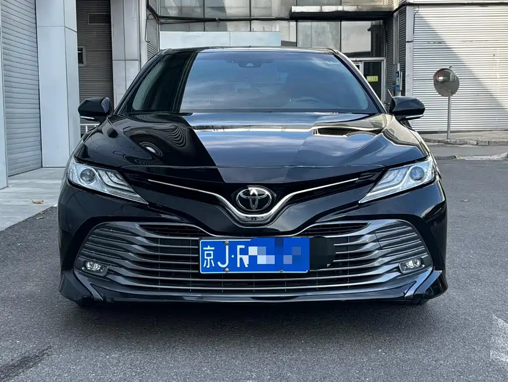 Toyota Camry — фото 3