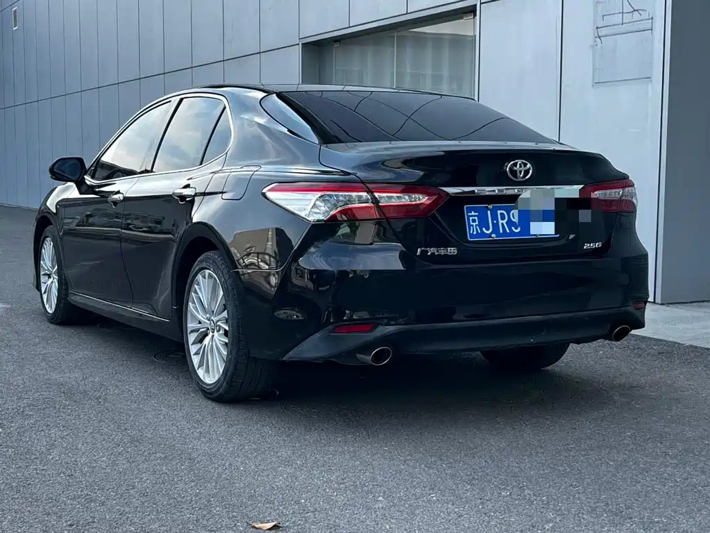 Toyota Camry — фото 4