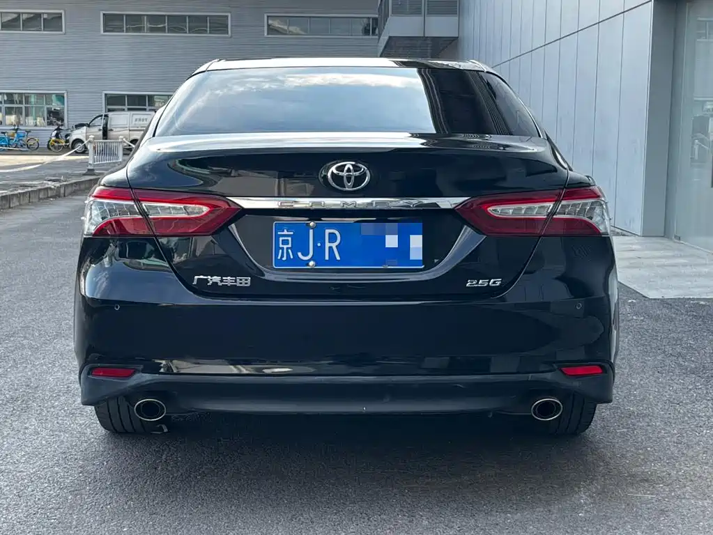 Toyota Camry — фото 6