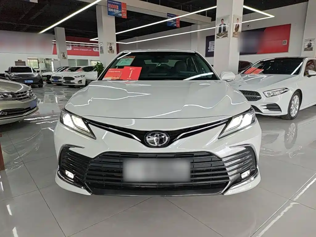 Toyota Camry — фото 2