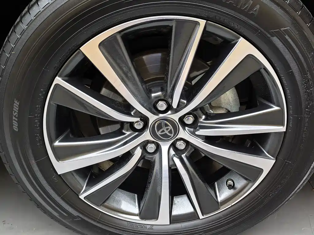 Toyota Harrier — фото 19