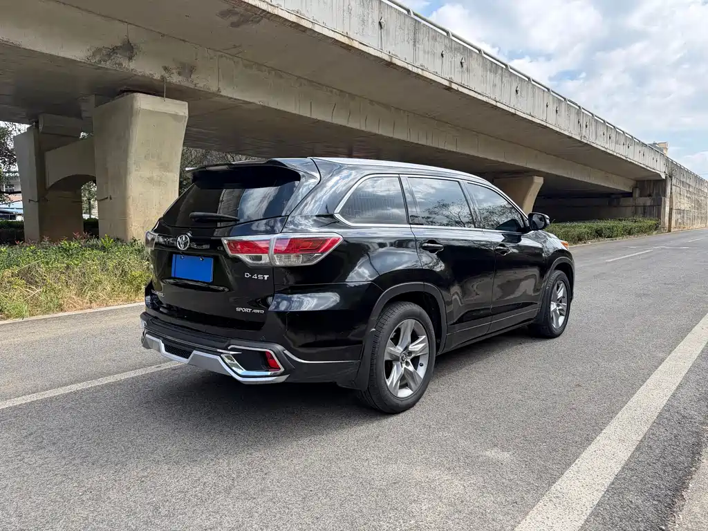 Toyota Highlander — фото 2