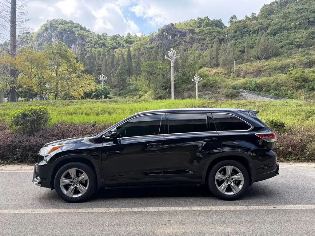 Toyota Highlander — фото 3