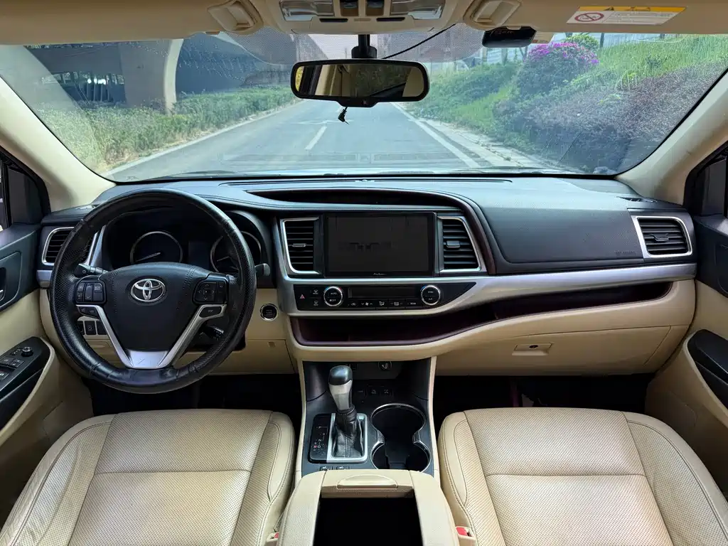 Toyota Highlander — фото 4