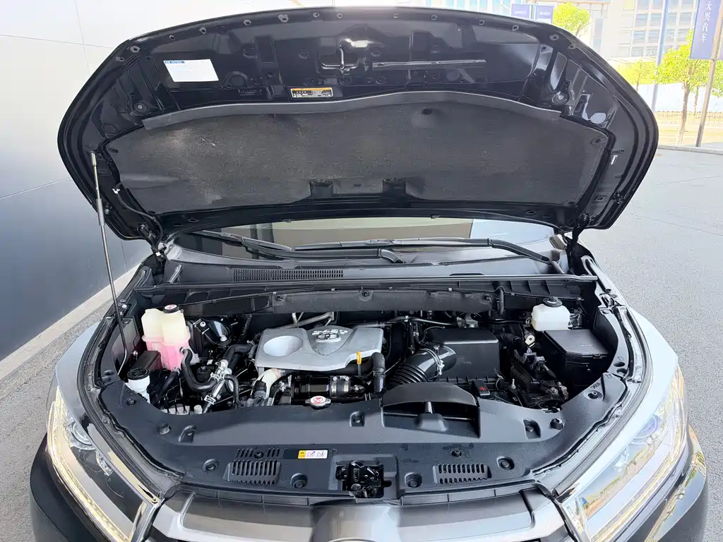 Toyota Highlander — фото 14