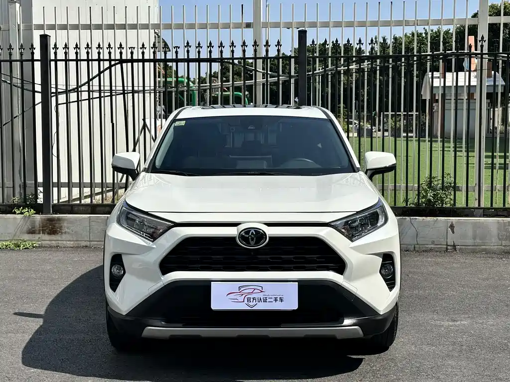 Toyota RAV4 — фото 2