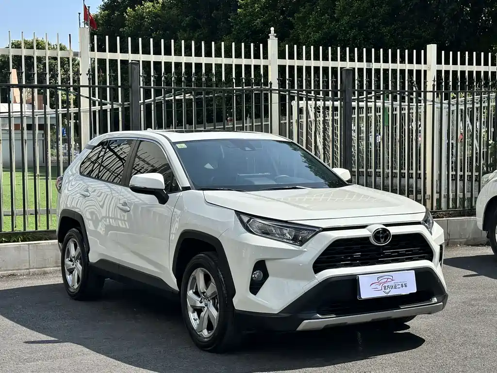 Toyota RAV4 — фото 3