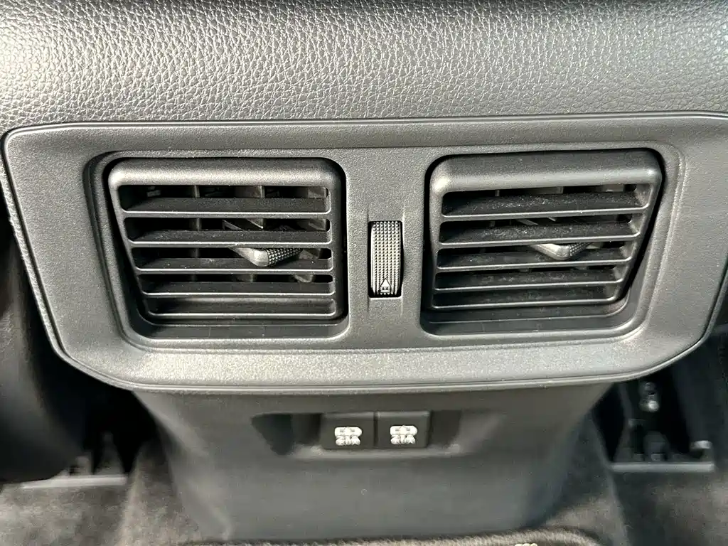 Toyota RAV4 — фото 8