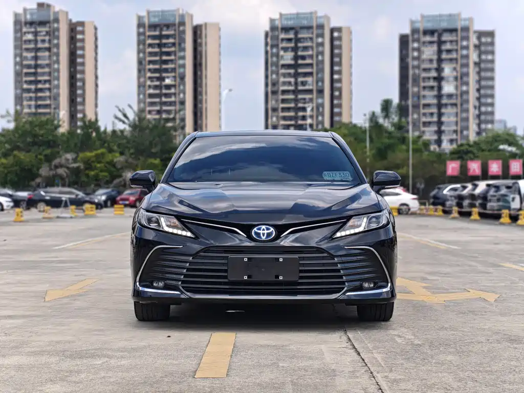 Toyota Camry — фото 2