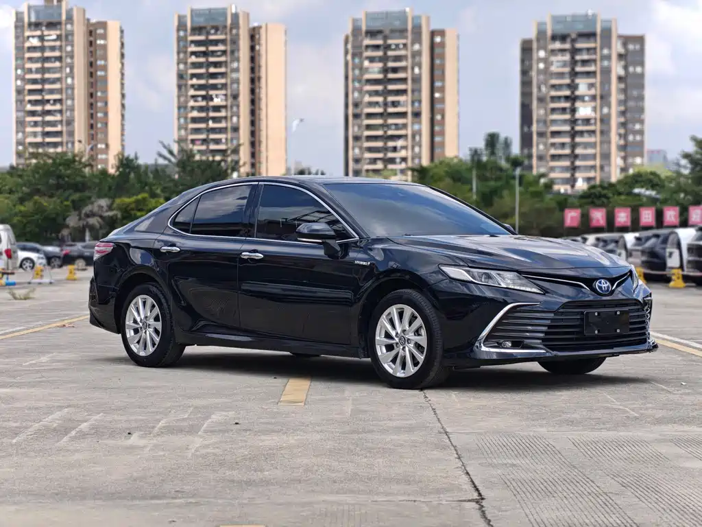Toyota Camry — фото 5