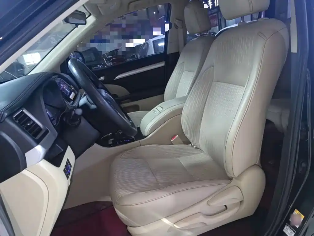 Toyota Highlander — фото 14