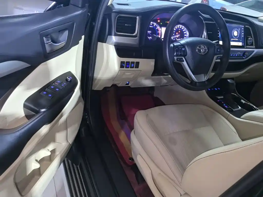 Toyota Highlander — фото 15
