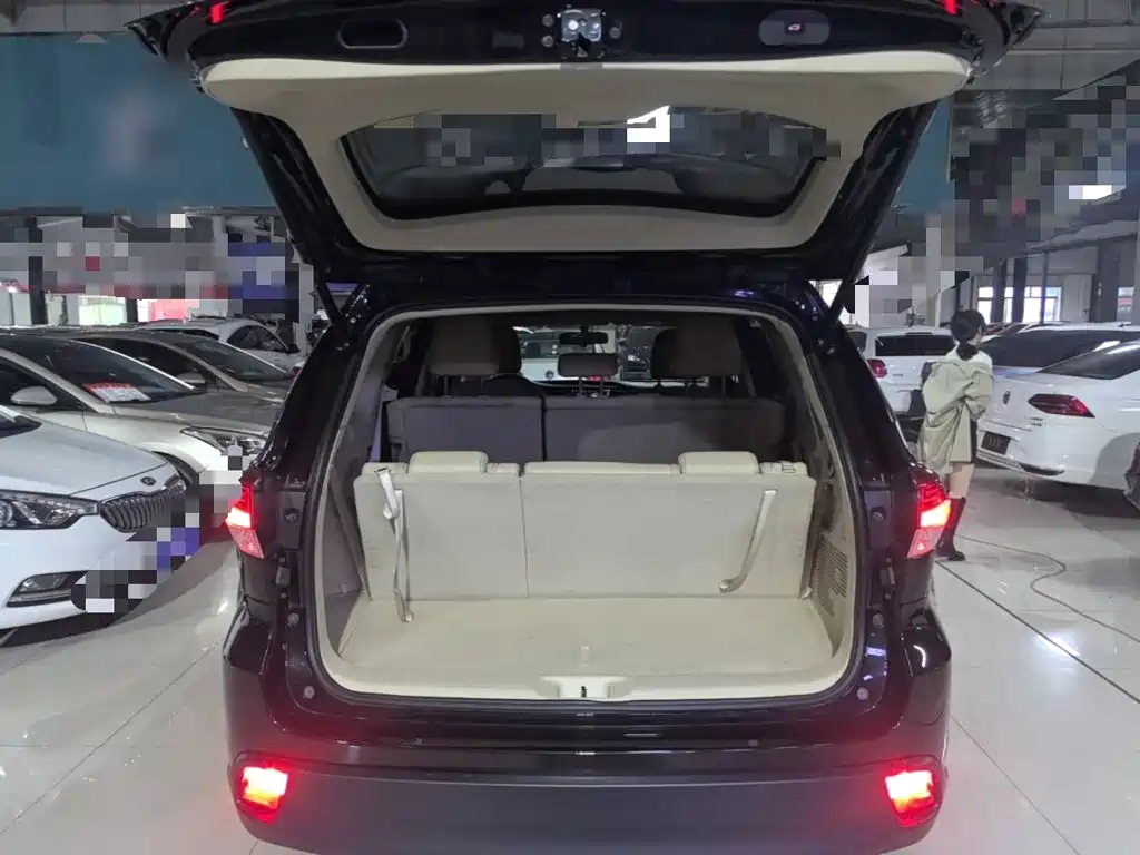 Toyota Highlander — фото 18