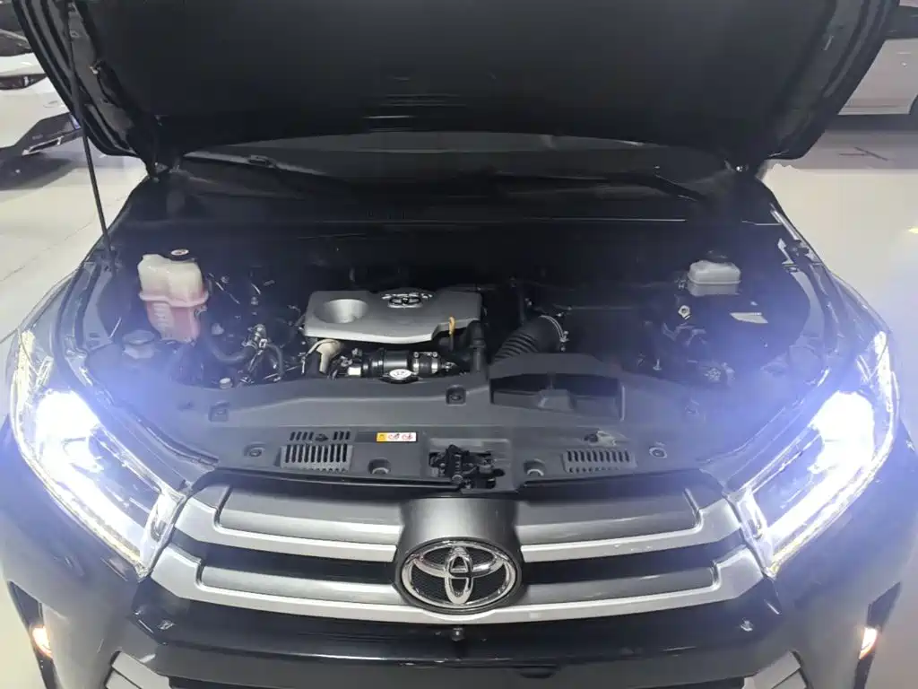 Toyota Highlander — фото 19