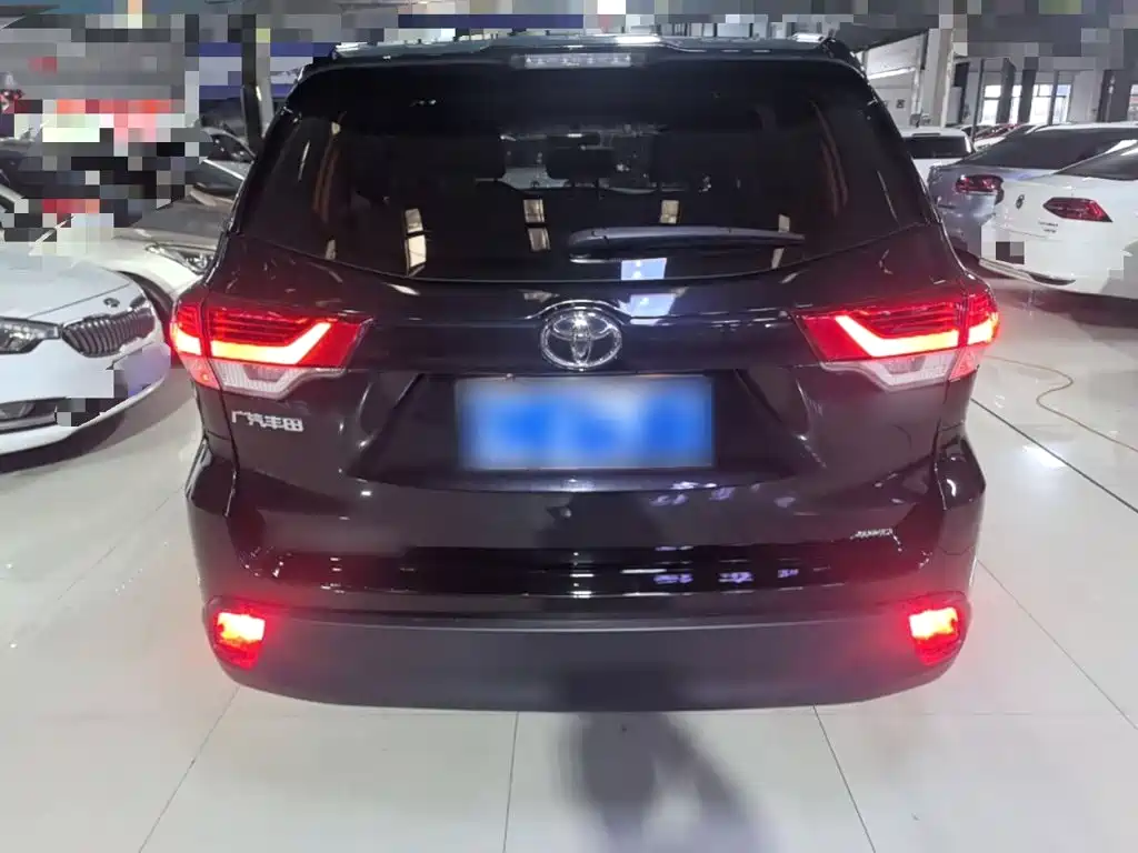 Toyota Highlander — фото 5