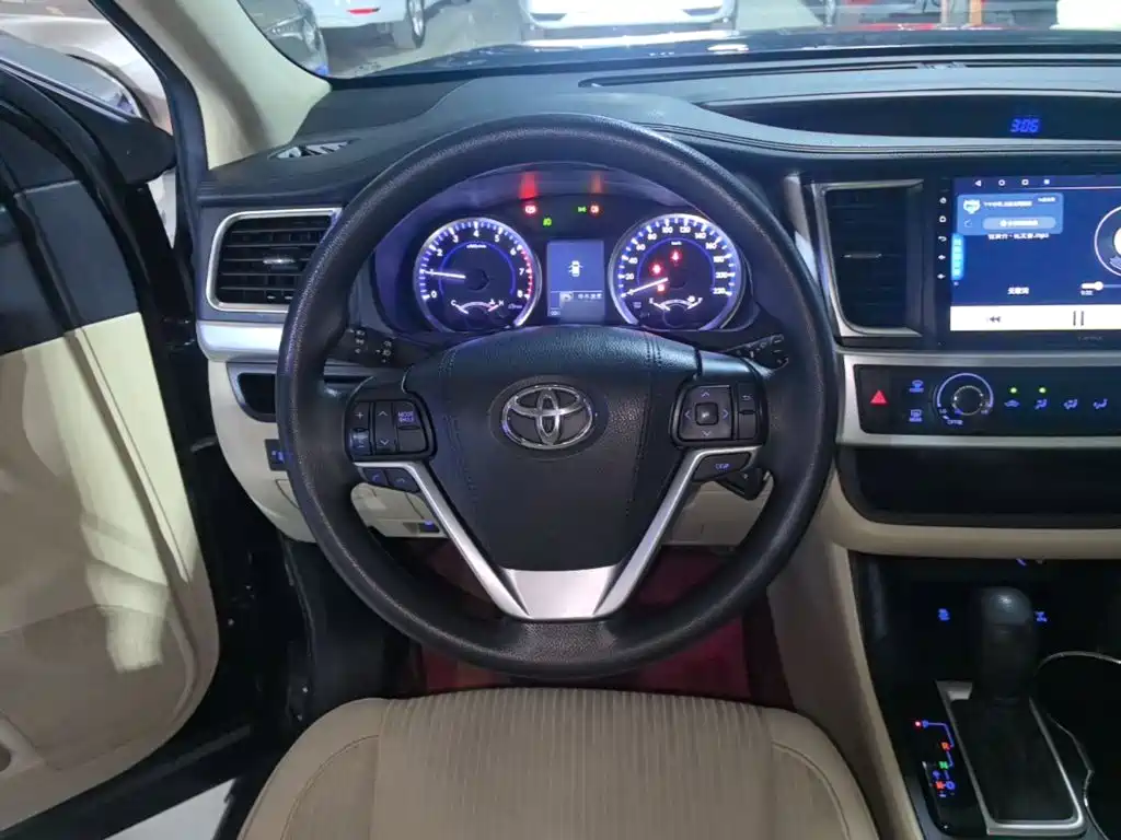 Toyota Highlander — фото 10