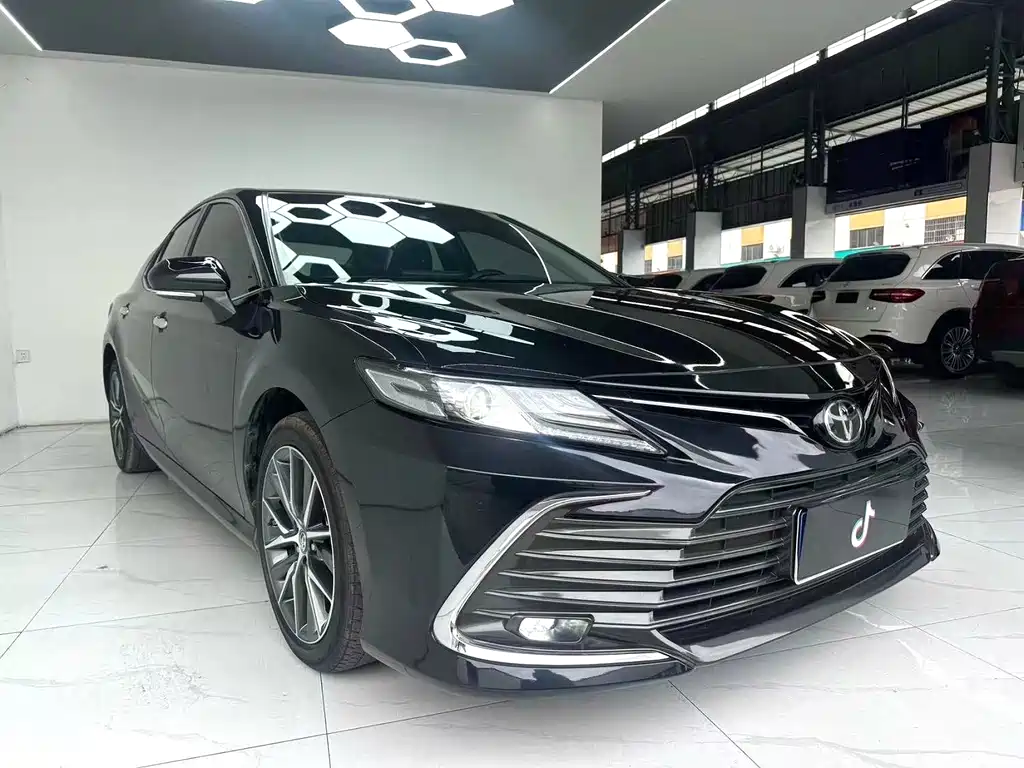 Toyota Camry — фото 3