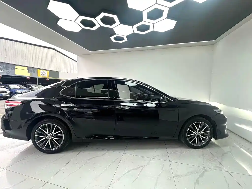 Toyota Camry — фото 10