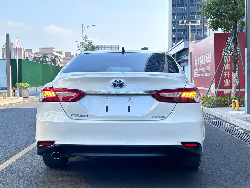 Toyota Camry — фото 5