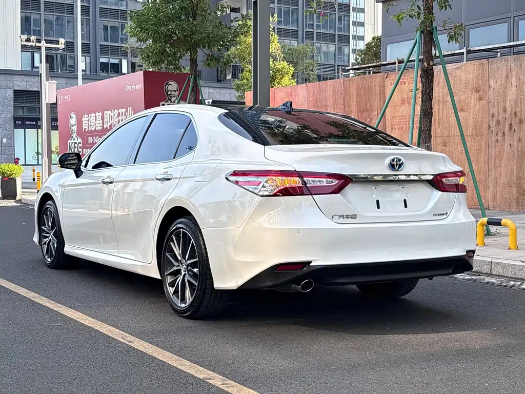 Toyota Camry — фото 6