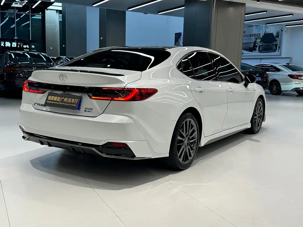Toyota Camry — фото 9