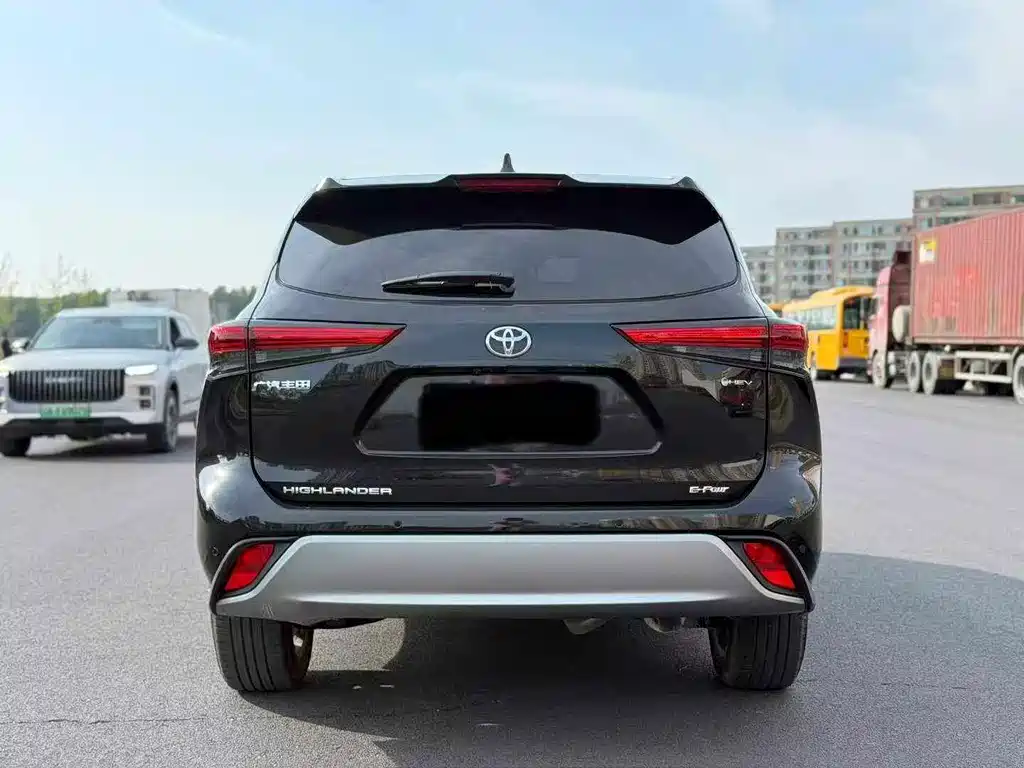 Toyota Highlander — фото 8