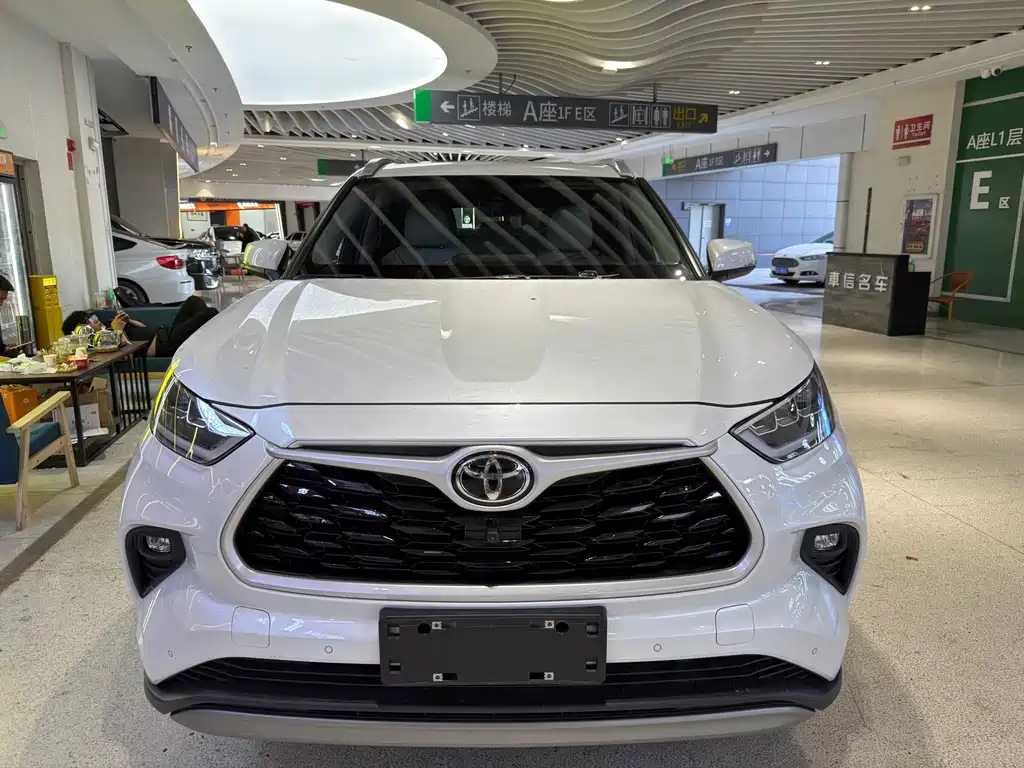 Toyota Highlander — фото 2