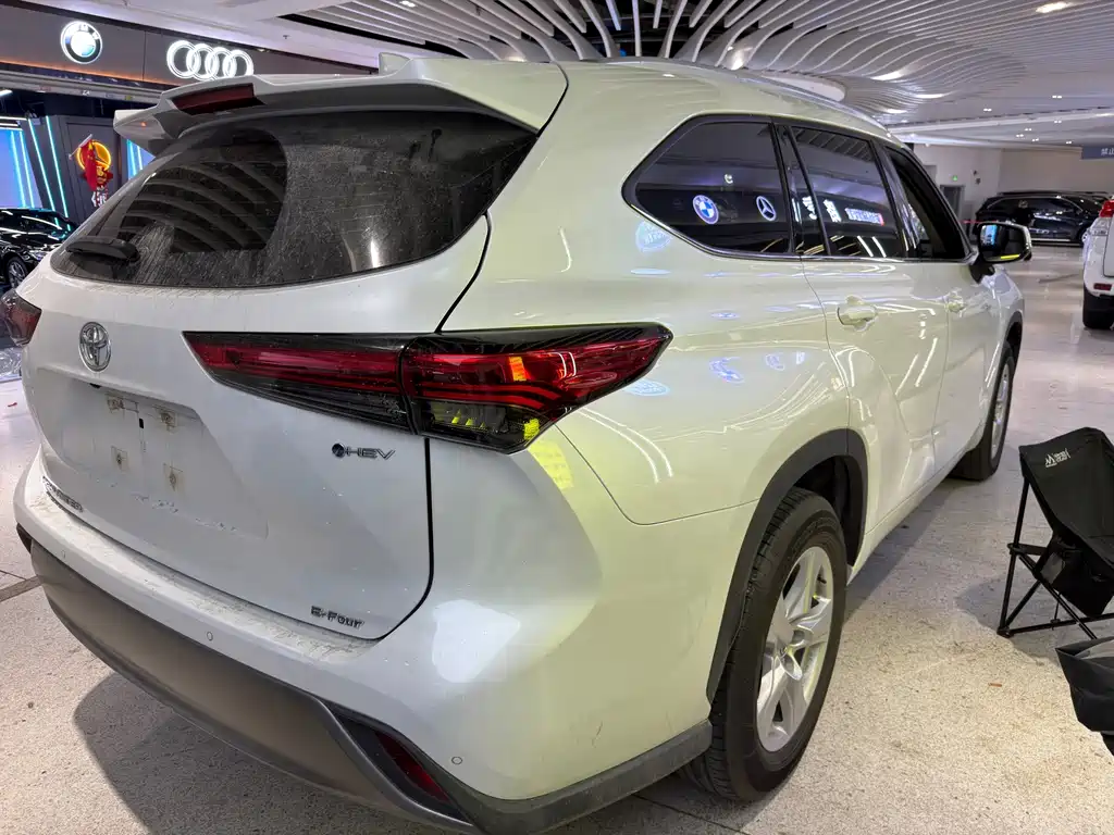 Toyota Highlander — фото 9