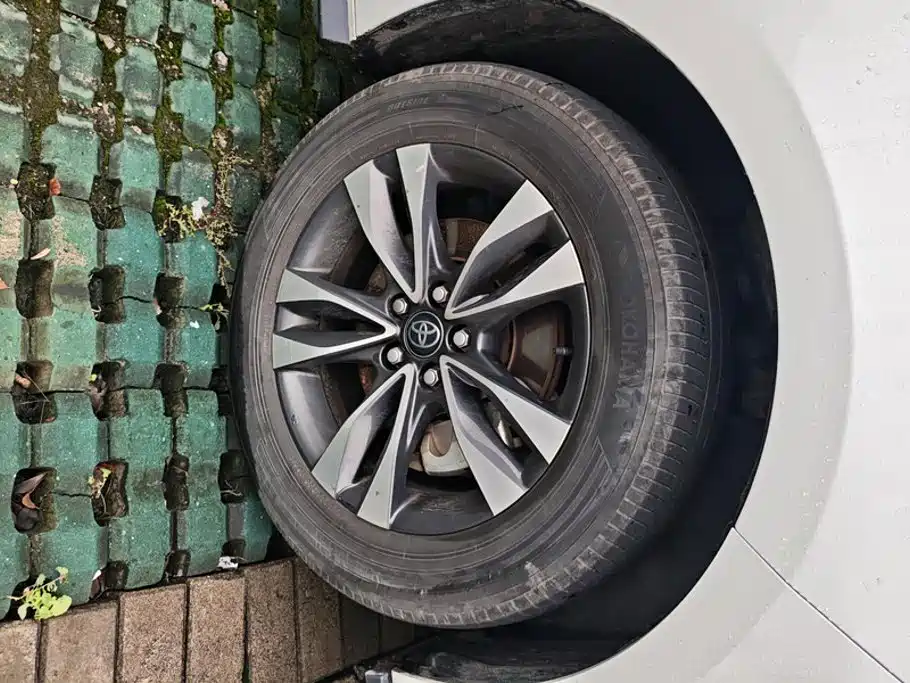 Toyota Granvia — фото 6