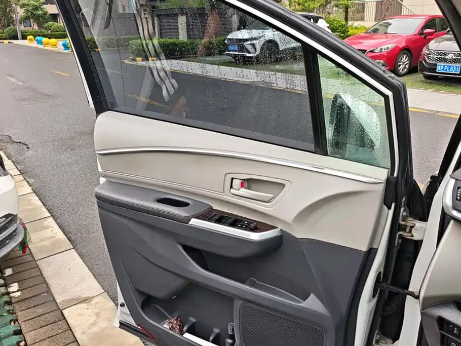 Toyota Granvia — фото 7