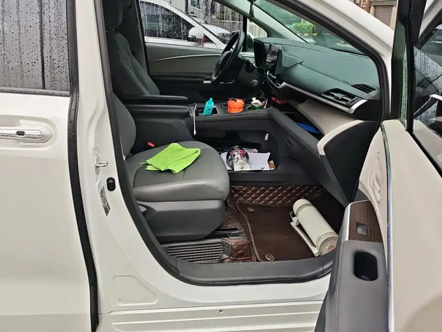 Toyota Granvia — фото 8