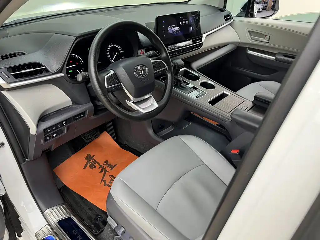 Toyota Granvia — фото 7
