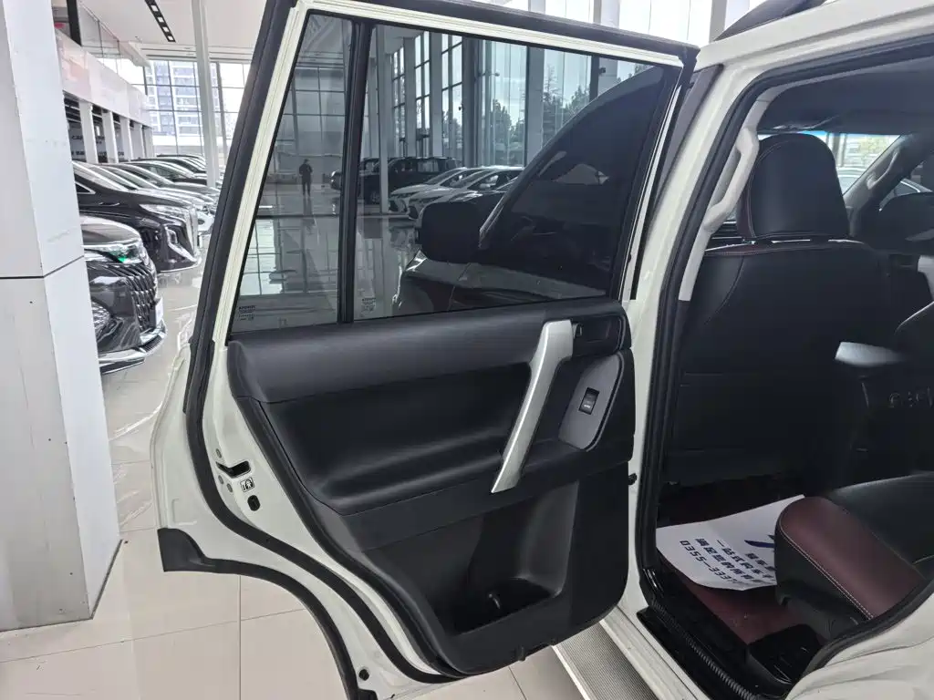 Toyota Prado — фото 17