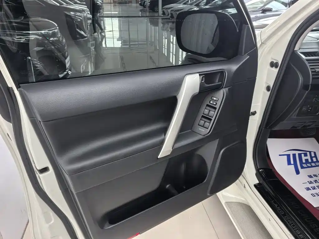 Toyota Prado — фото 10