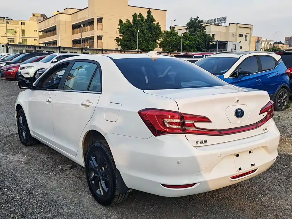 BYD Qin NEV — фото 6